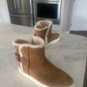UGG- Priya Sneaker Boot